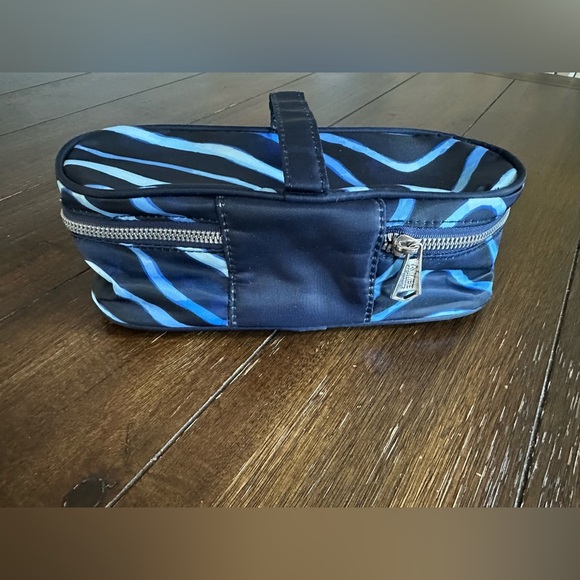 Aimee Kestenberg Blue Streaks Cosmetic Zip around Make-Up Case - Picture 13 of 13